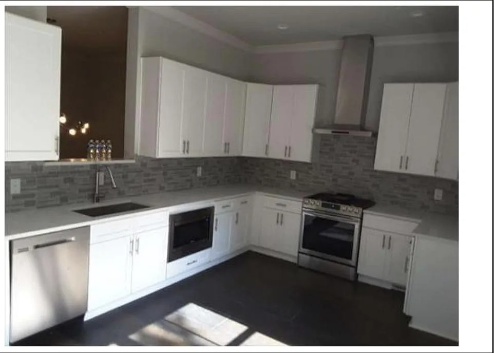 3 bed, 3.5 bath, 2500 sqft, $3,500 — Photo 4