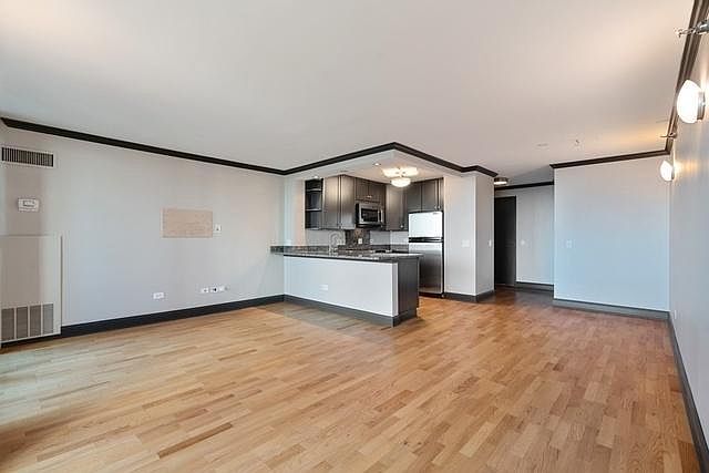 1st image of 440 N McClurg Ct APT 613-S
