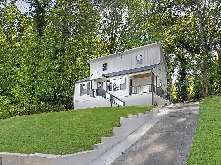1080 Westmont Rd SW — Photo 1