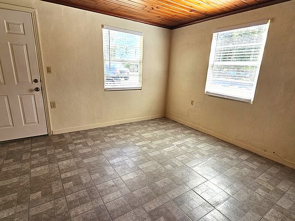 3rd image of 19 N Mango St APT A