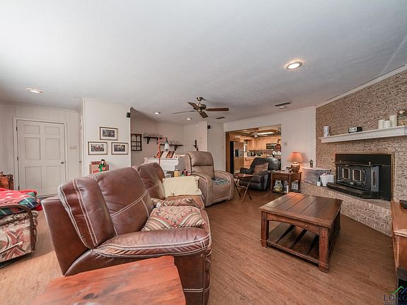 4th image of 102 W Redbud Dr