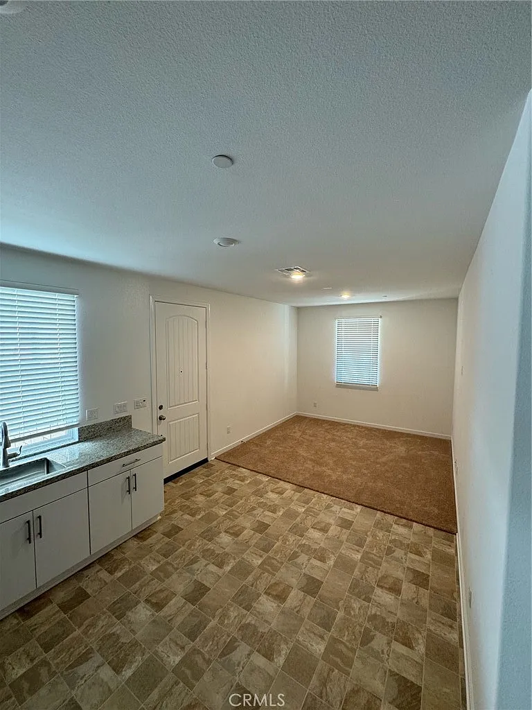 1 bed, 4134 sqft, $2,450 — Photo 3