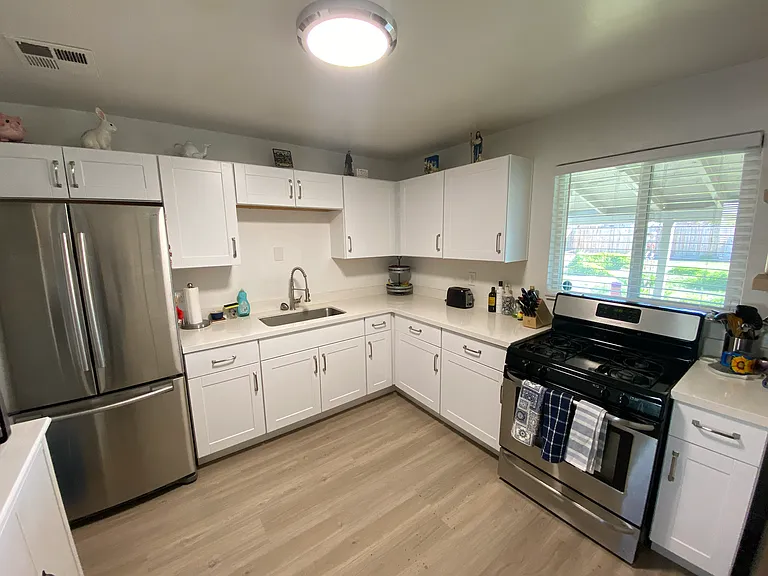 2065 E Don Carlos Ave — Photo 11