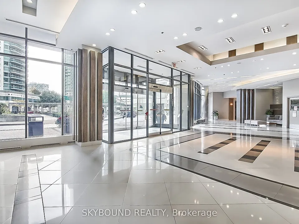 33 Bay St #712