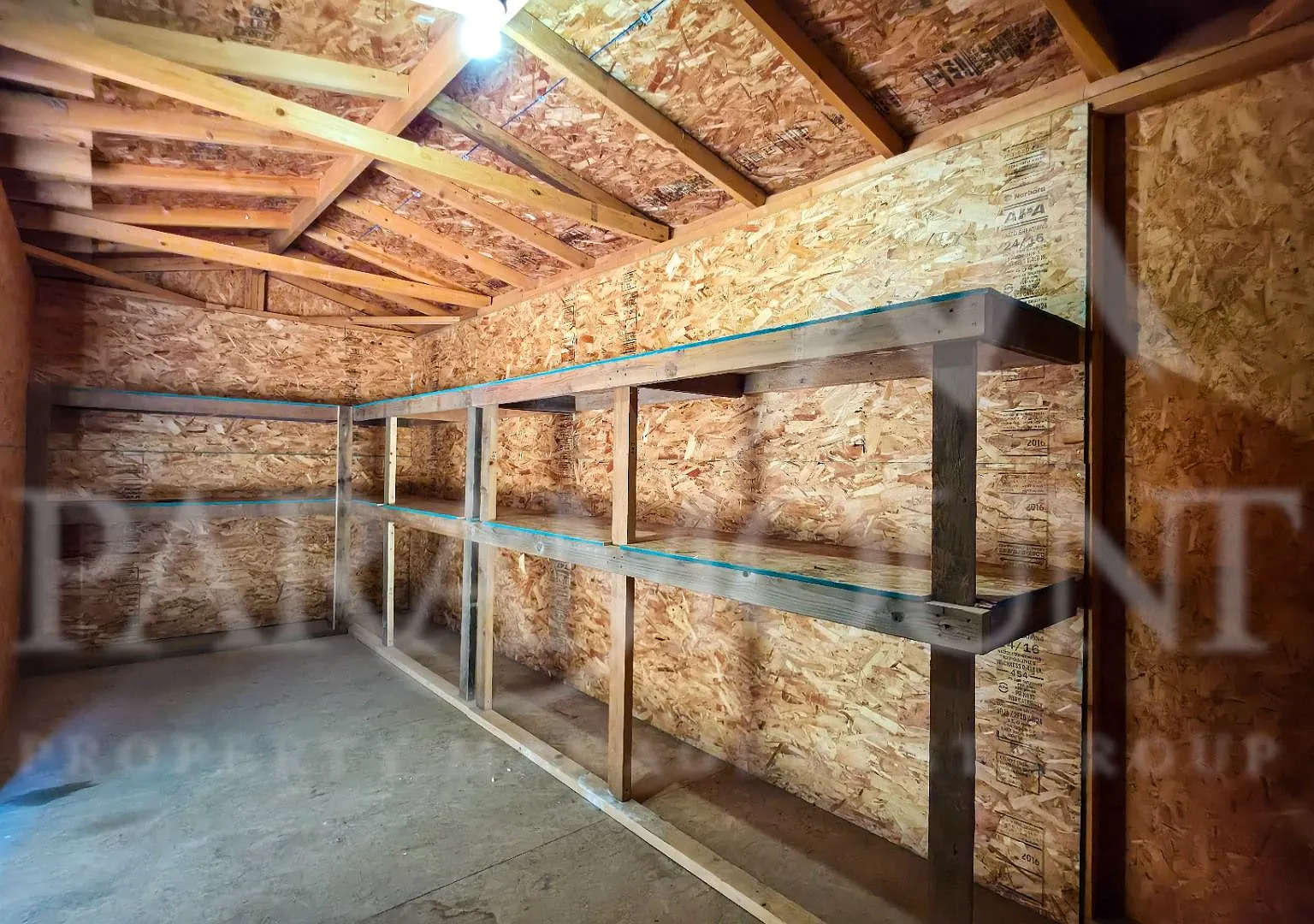 Cozy 2-Bedroom with Expansive Yard! — Photo 4