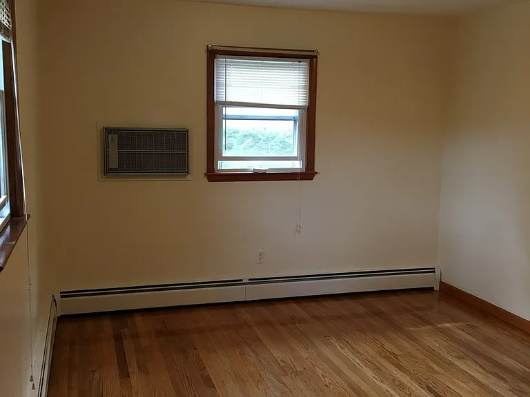 58 Versailles St — Photo 17