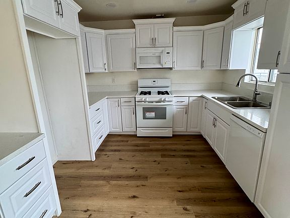 4th image of 5231 Zelzah Ave #15