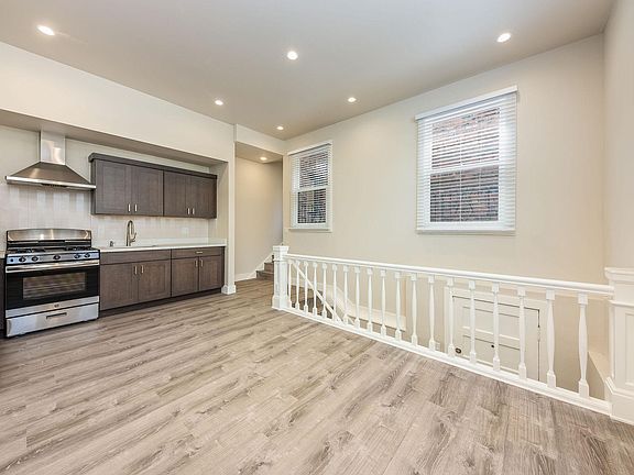2nd image of 2701 Jackson St #3
