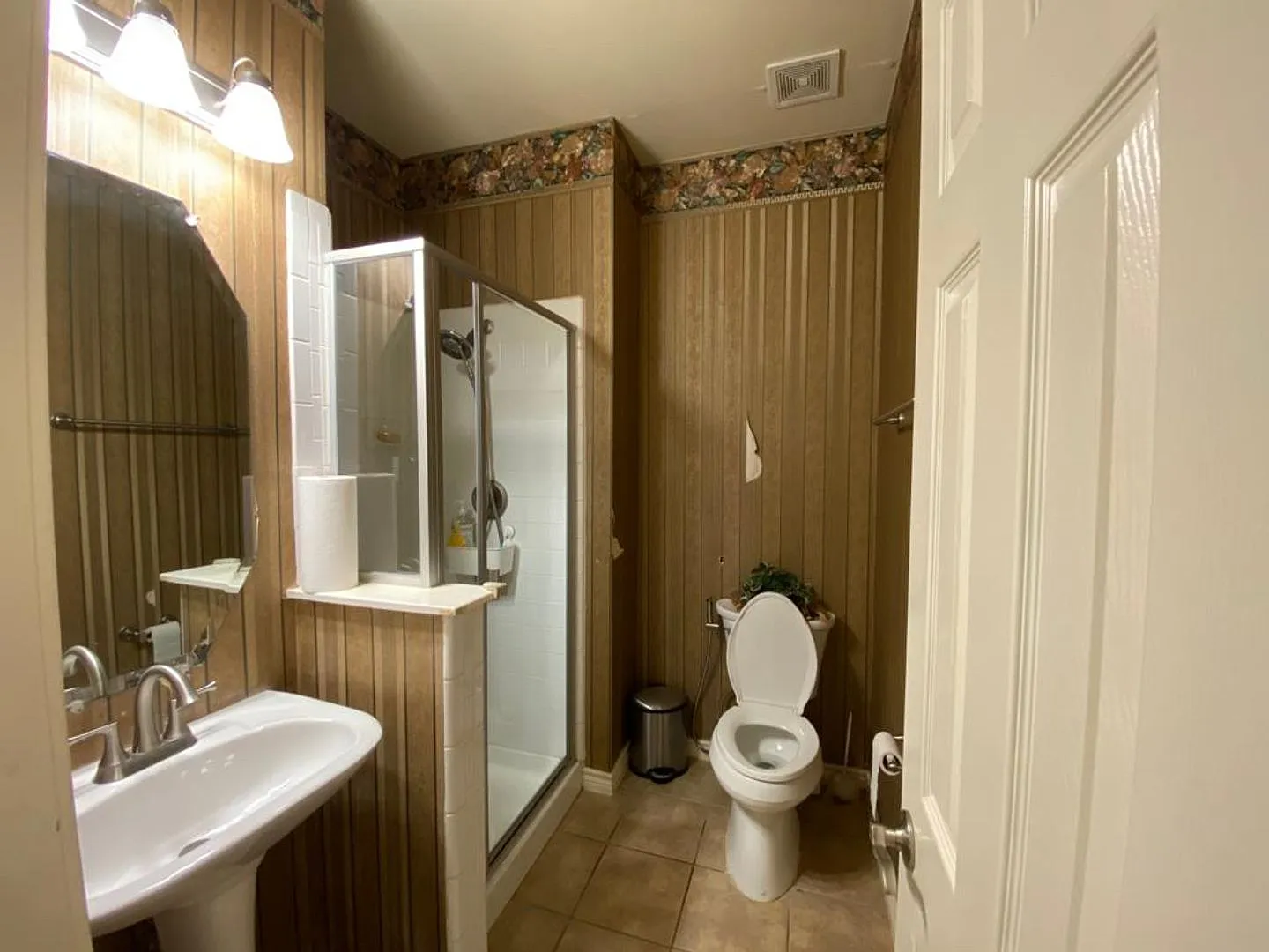 Room in 5 Bedroom Home at Levant Ln — Photo 3