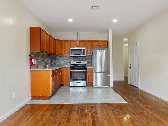 3rd image of 265 S 8th St Floor 1