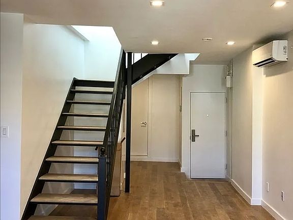3rd image of 137 Thompson St APT 14