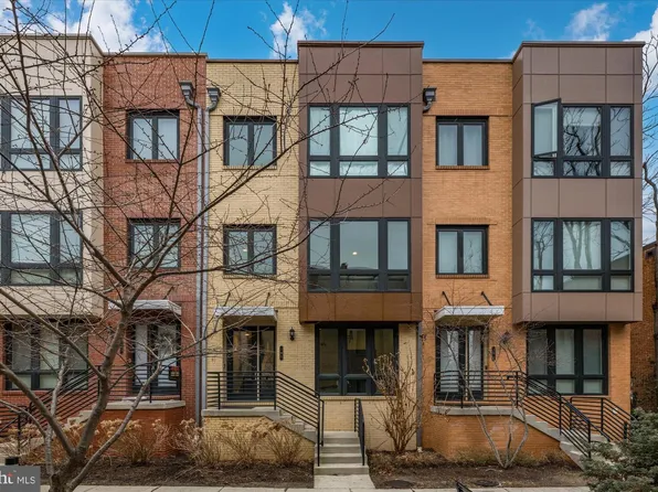 105 Cambria Walk, Alexandria, VA 22304