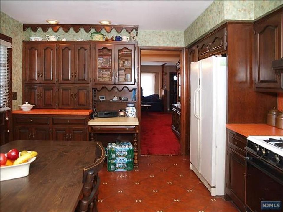 1st image of 423 Luhmann Dr