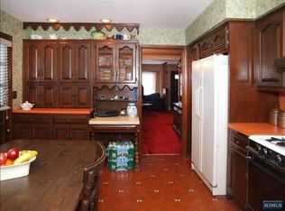 423 Luhmann Dr, New Milford, NJ 07646