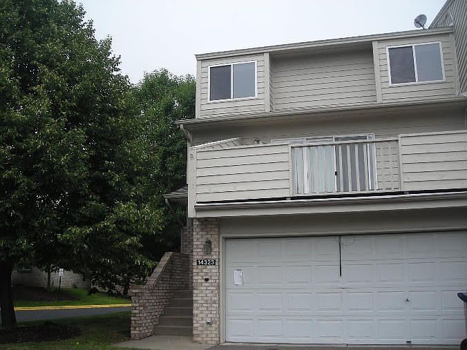 End unit in quiet neighborhood