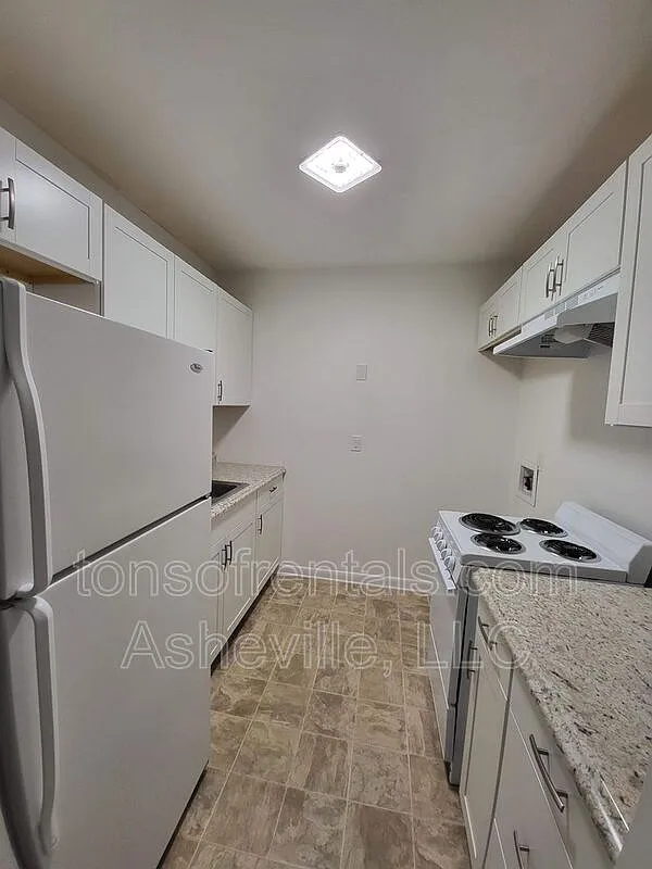 1 bed, 1.0 bath, $1,100 — Photo 3