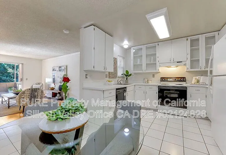 2450 W Bayshore Rd #3 — Photo 4