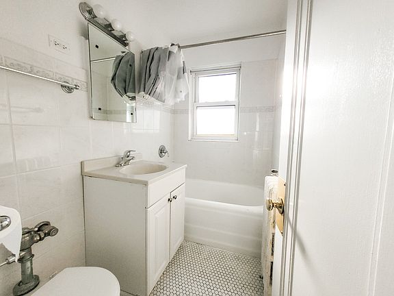 4th image of 1940 Sherman Ave #203