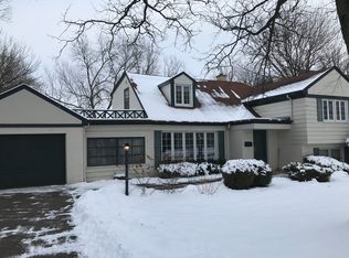2216 Ash Ln, Northbrook, IL