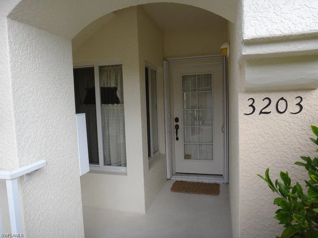 2 bed, 2.0 bath, 1248 sqft, $3,900 — Photo 2