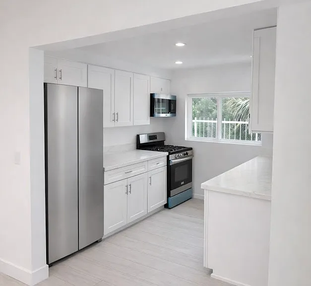 324 S Kenmore Ave — Photo 1