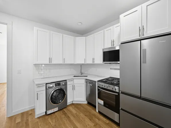 827 Putnam Avenue image 3 of 12