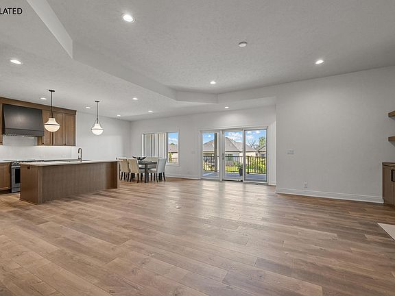 3rd image of 9701 Hillcrest Trl