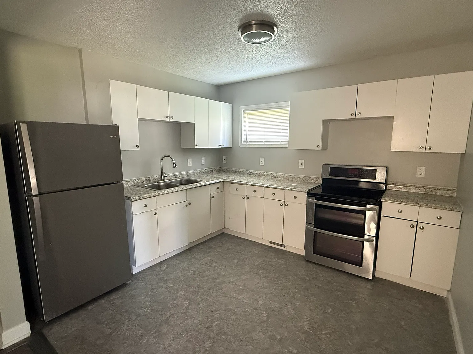 2509 East 37th Street - 1 — Photo 2