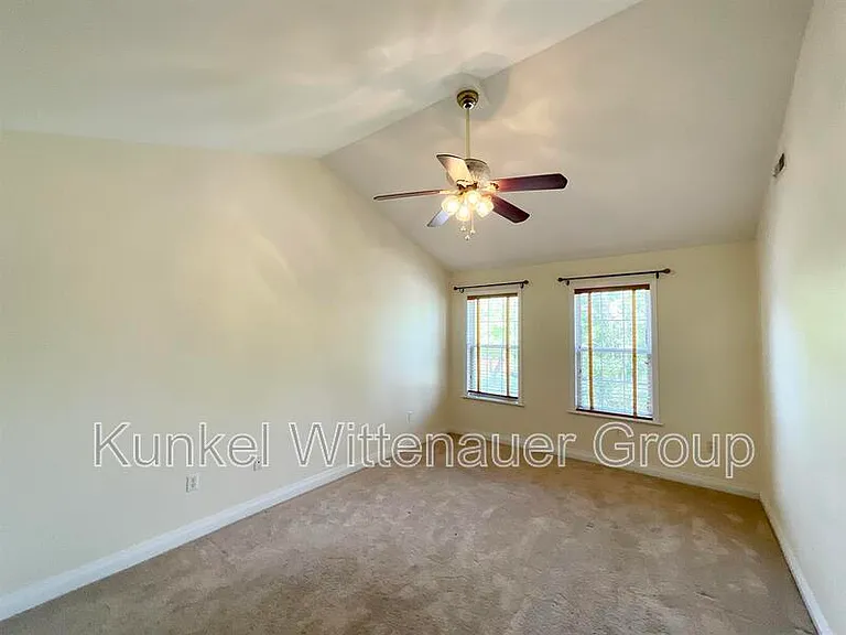 320 Ring Of Kerry Dr — Photo 17