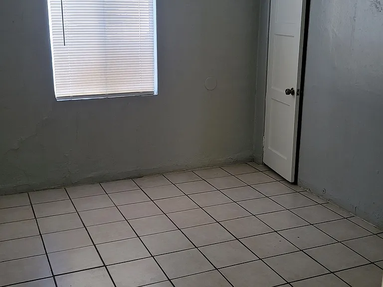 4332 N Longview Ave #3 — Photo 5