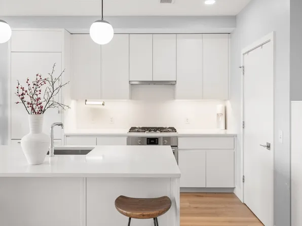 191 Washington St #608, Boston, MA 02135