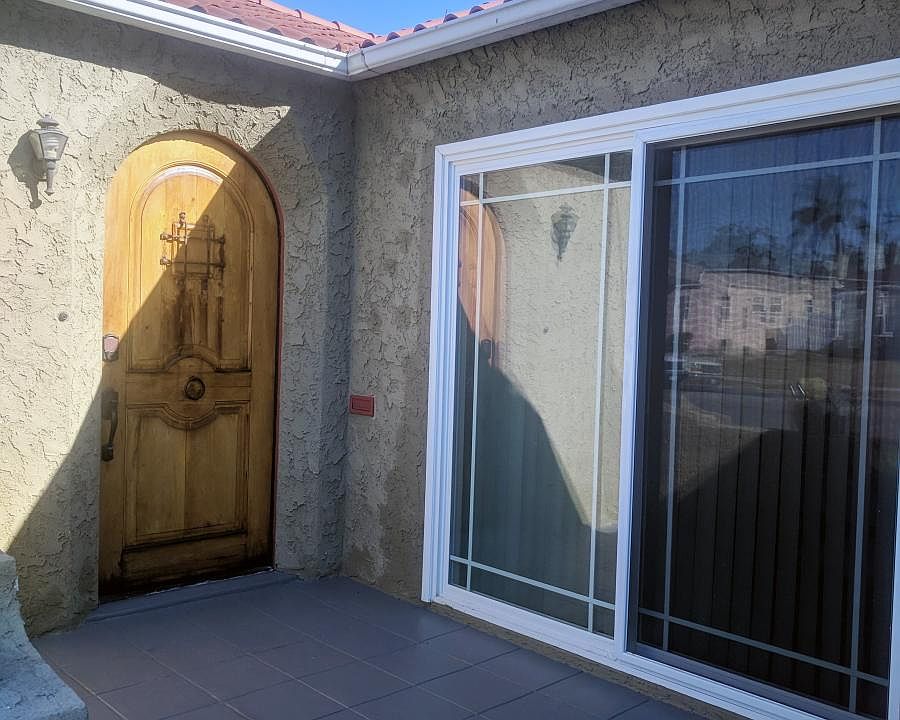 1st image of 4624 S Victoria Ave