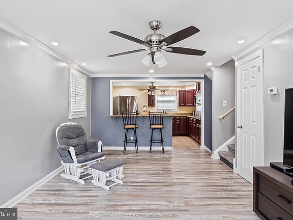 4th image of 1832 42nd St