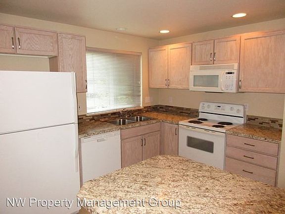 4th image of 6718 47th Ave NE #B