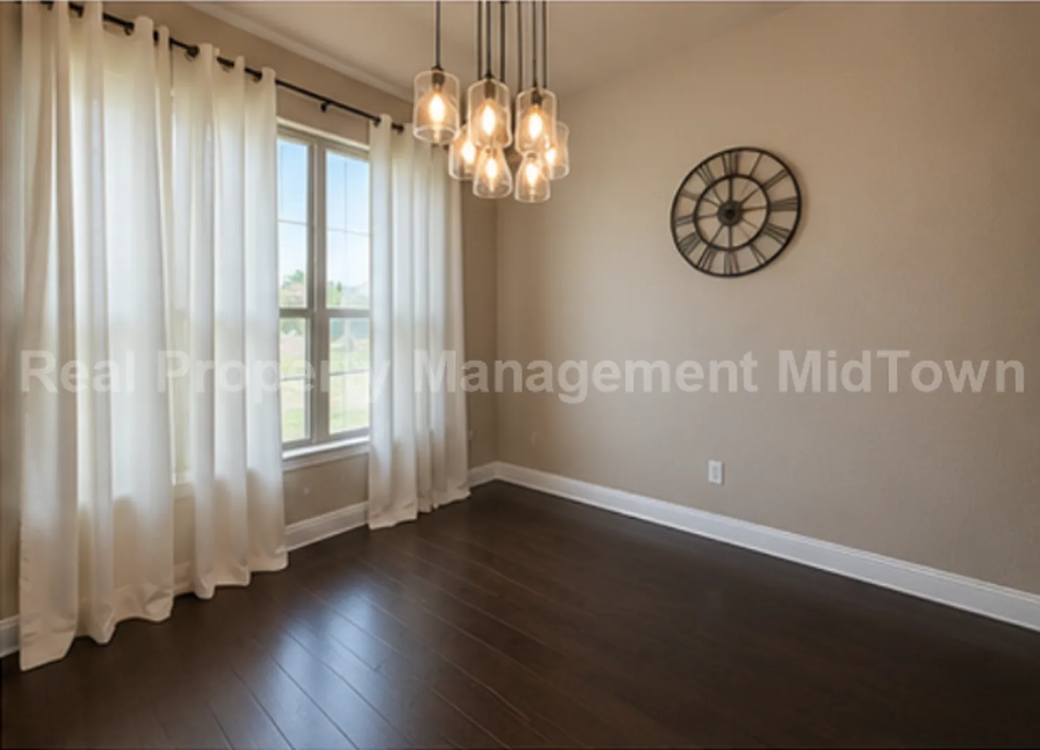 Spacious 4-Bedroom Executive Home with Optional Furnishings! — Photo 3