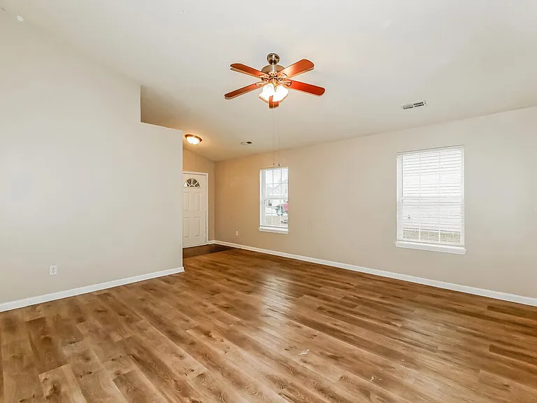 9723 Centennial Ct — Photo 4