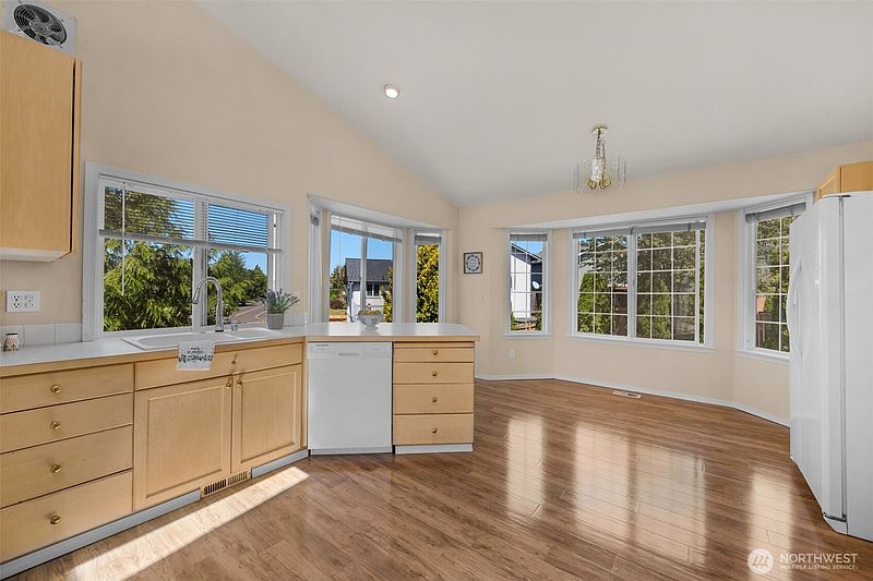 3rd image of 6903 78th Drive NE