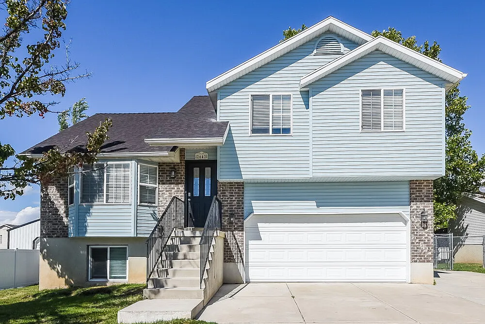 4 bed, 2.0 bath, 1540 sqft, $2,385 — Photo 1