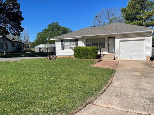 1328 S 12th St, Chickasha, OK 73018