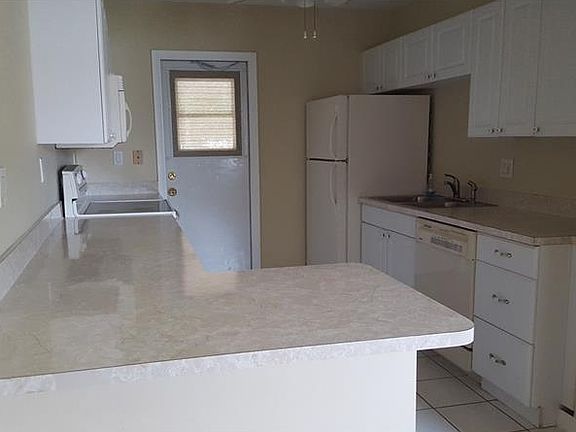 3rd image of 2863 10th Ave N