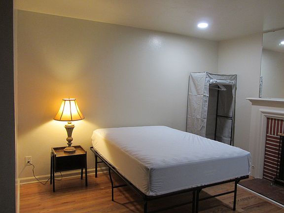 2nd image of 956 W Mendocino Ave