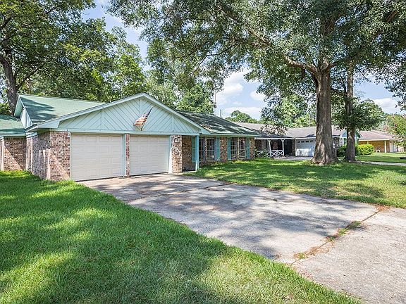 2nd image of 1807 Surry Oaks Dr