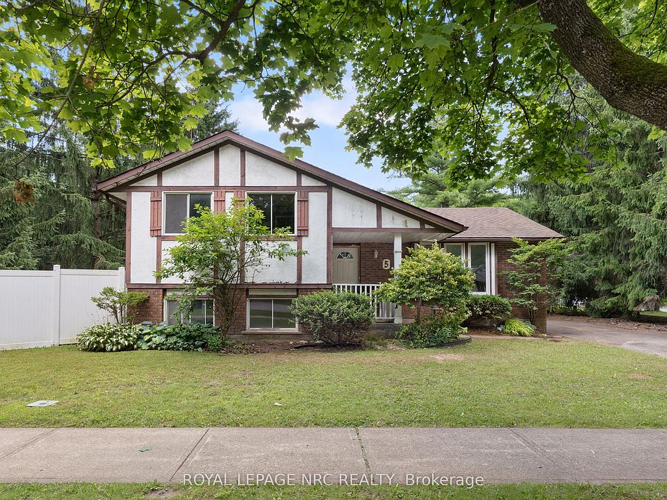 1st image of 5 Fallingbrook Dr