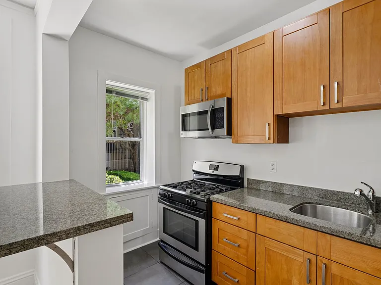 945 Larkin Street — Photo 7