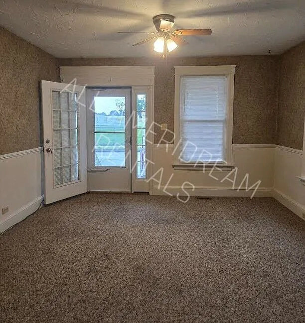 3 bed, 1.5 bath, $1,450 — Photo 4