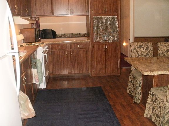 Kitchen & built in Table