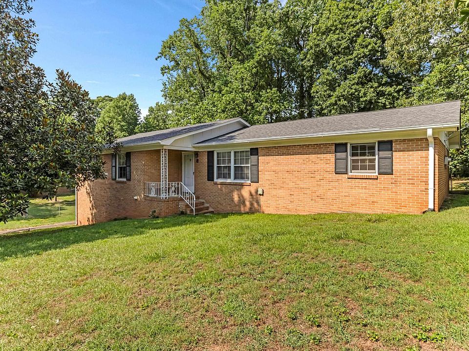 1st image of 8 Dickens Ln