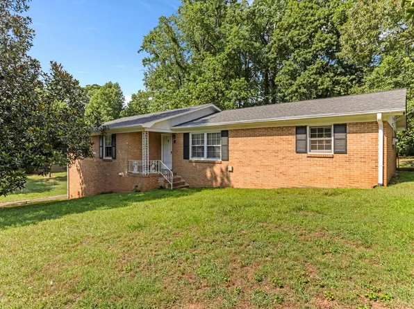 8 Dickens Ln, Taylors, SC 29687