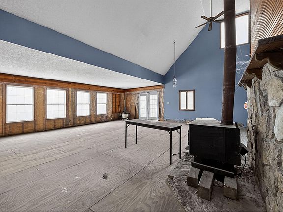 5th image of 10740 Lower River Rd