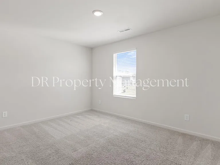 1204 Manor Dr — Photo 5